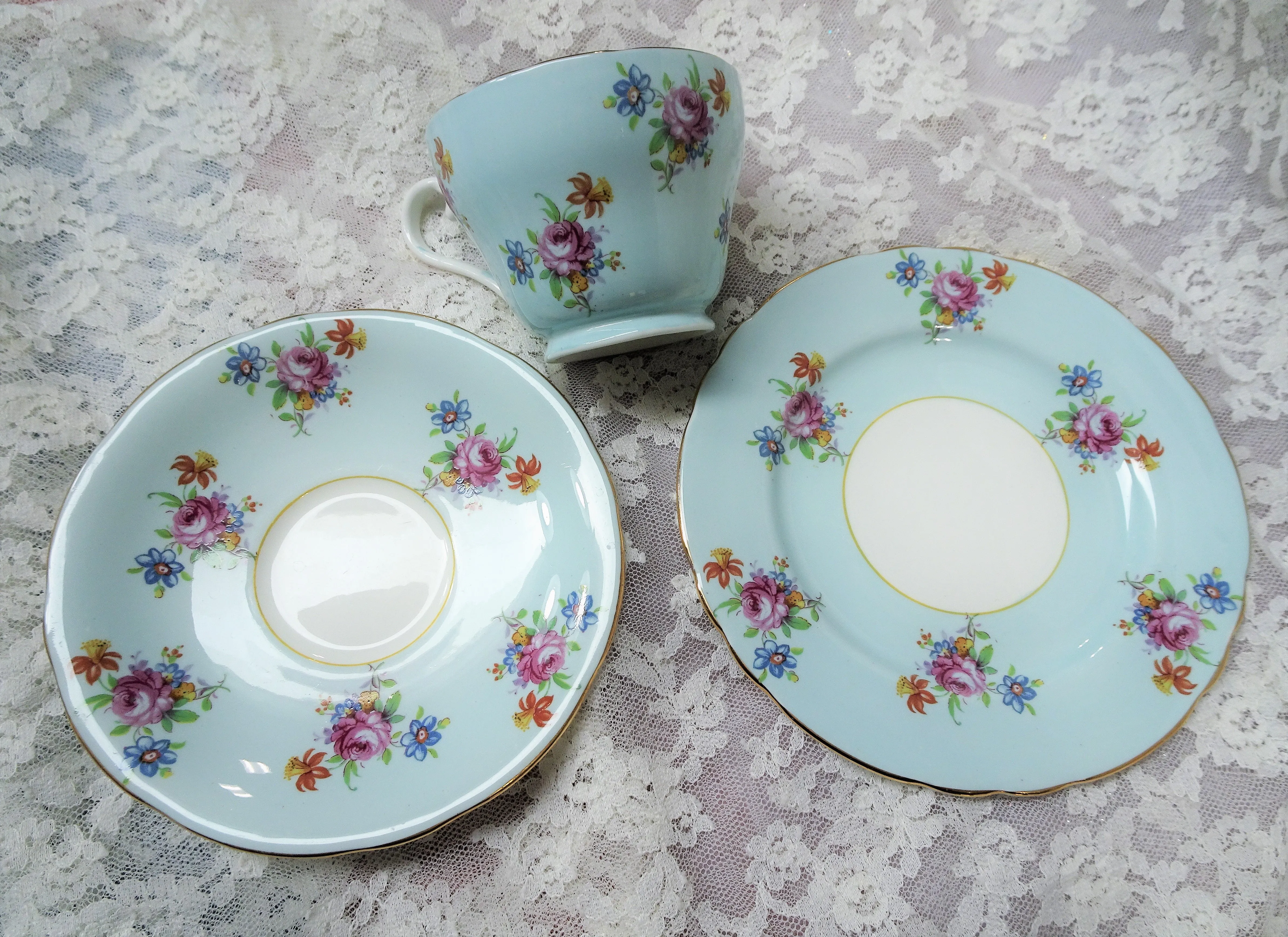 CHARMING Aynsley English Bone China Teacup And Saucer Trio,Cheerful Robin's Egg Blue, Chintz Roses, Teacup and Saucer and Dessert Plate,Cup and Saucer,Collectible Vintage Teacups