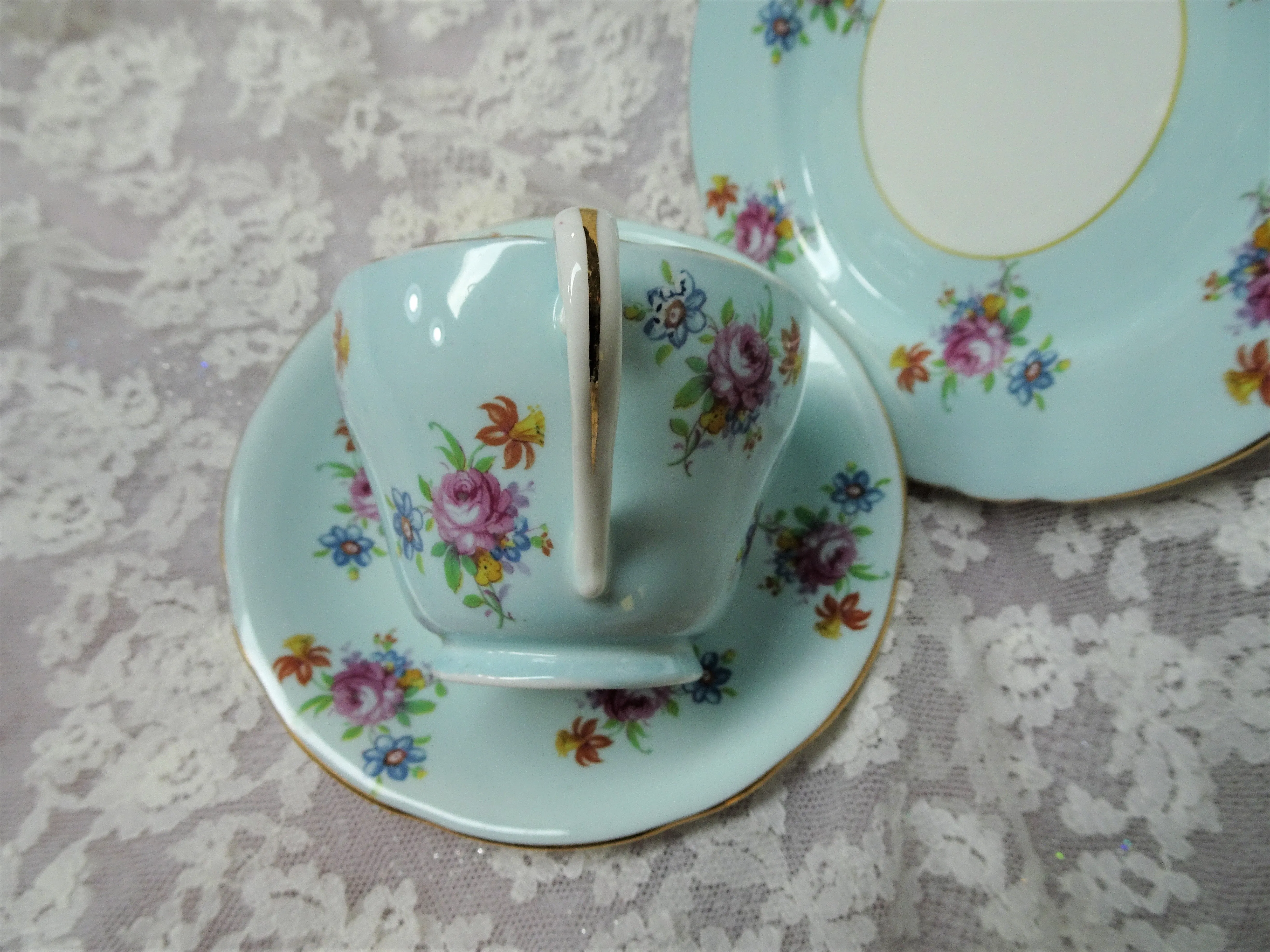 CHARMING Aynsley English Bone China Teacup And Saucer Trio,Cheerful Robin's Egg Blue, Chintz Roses, Teacup and Saucer and Dessert Plate,Cup and Saucer,Collectible Vintage Teacups