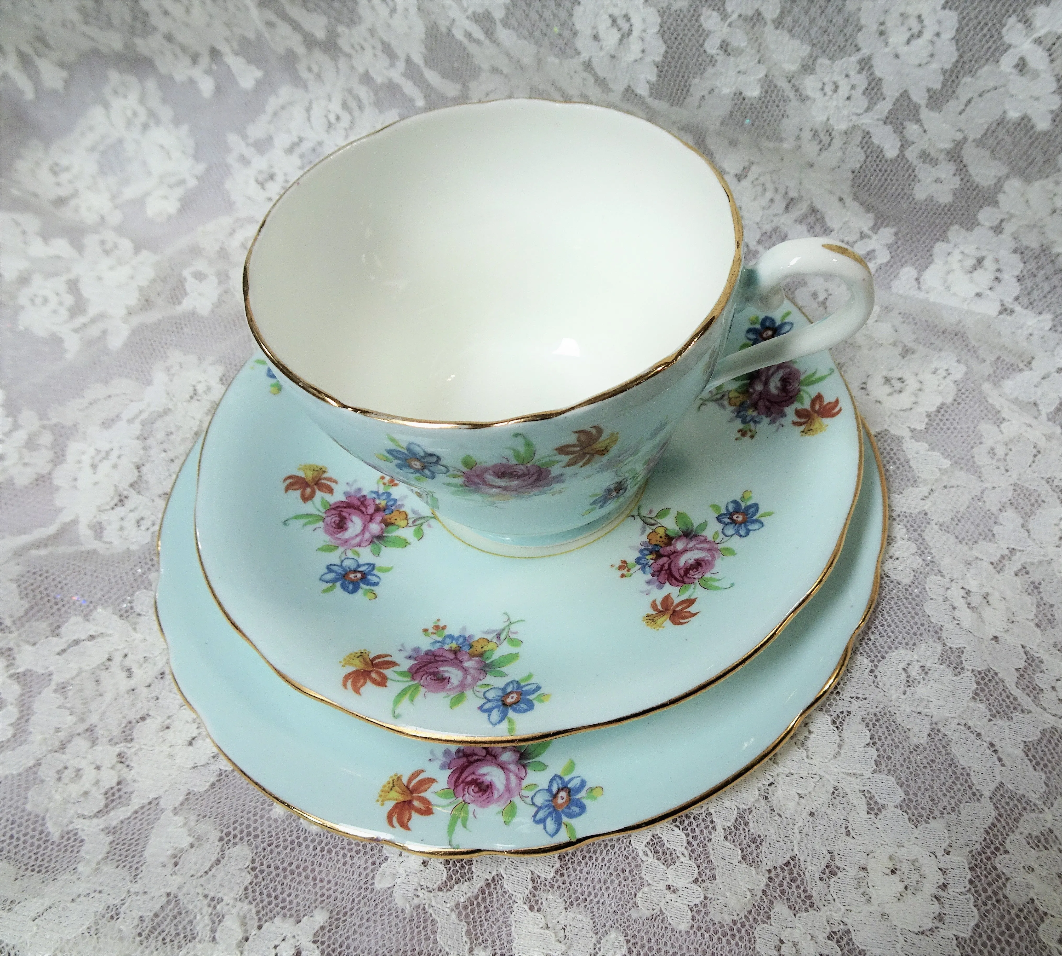 CHARMING Aynsley English Bone China Teacup And Saucer Trio,Cheerful Robin's Egg Blue, Chintz Roses, Teacup and Saucer and Dessert Plate,Cup and Saucer,Collectible Vintage Teacups