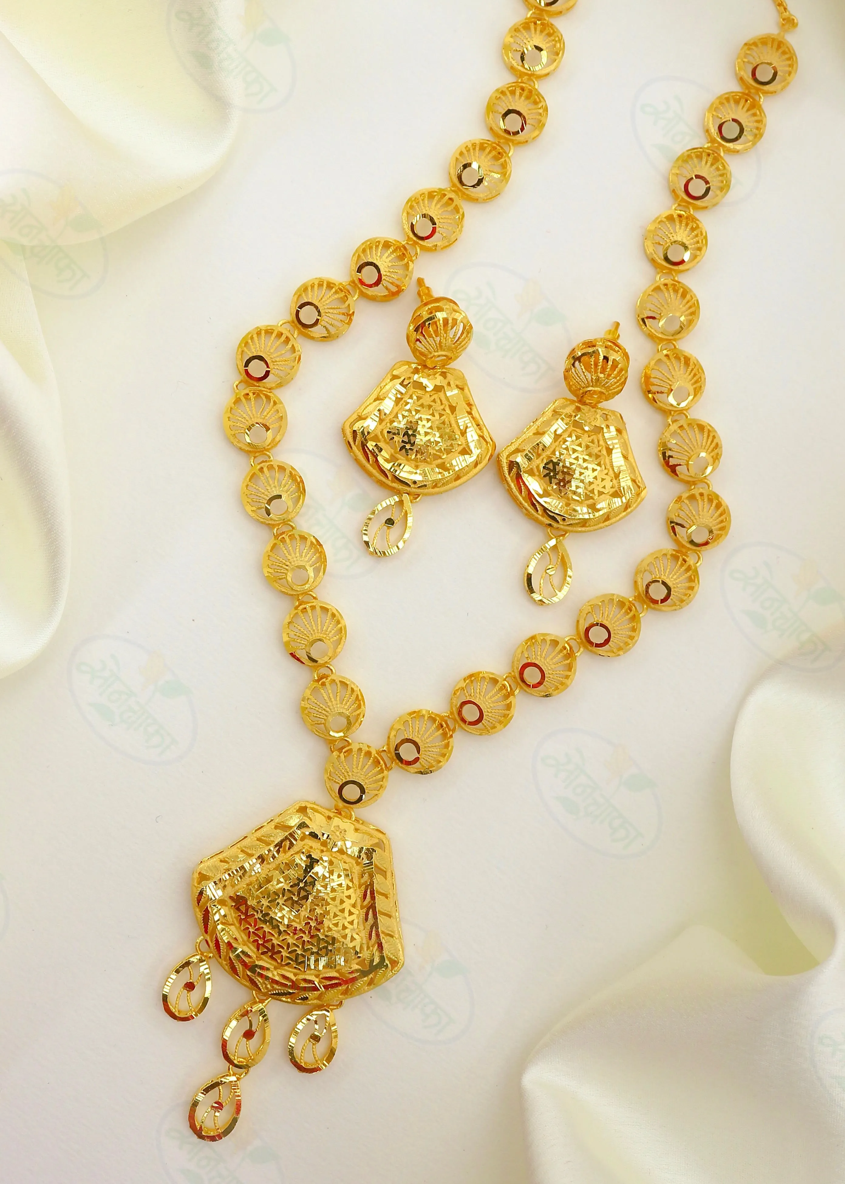 FANCY GOLDEN NECKLACE