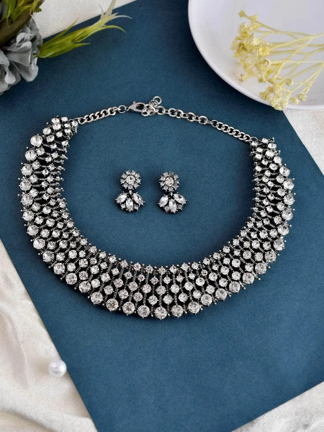 Ishhaara Bride In Diamond Choker With Earring