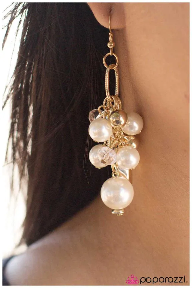 Paparazzi Earring ~ Busybody - White