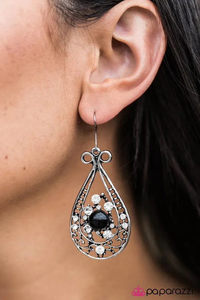 Paparazzi Earring ~ Oh, Pretty Woman - Black