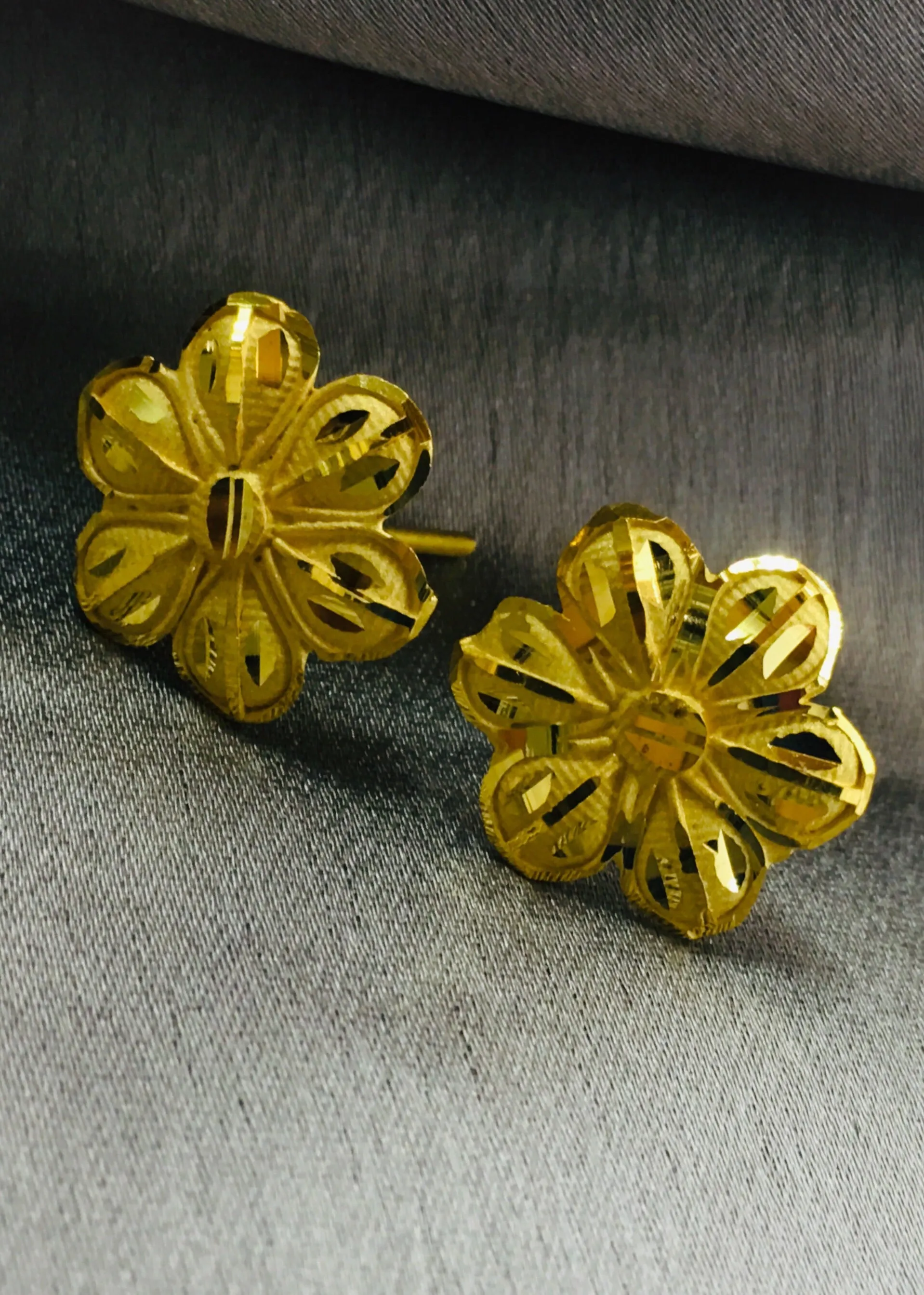 SIMPLE FLORAL STUDS