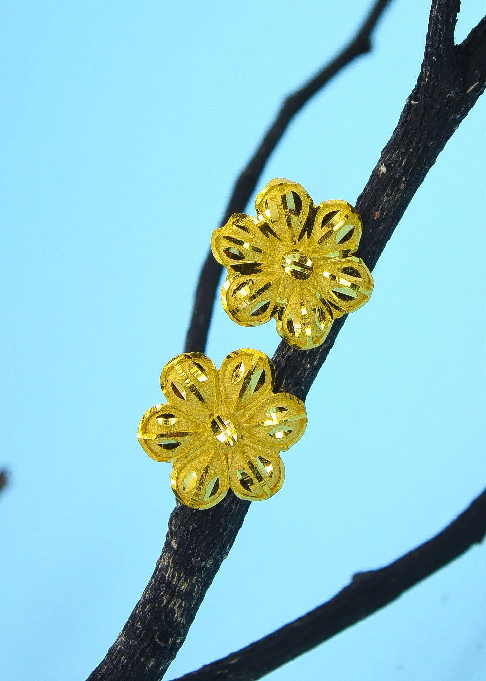 SIMPLE FLORAL STUDS