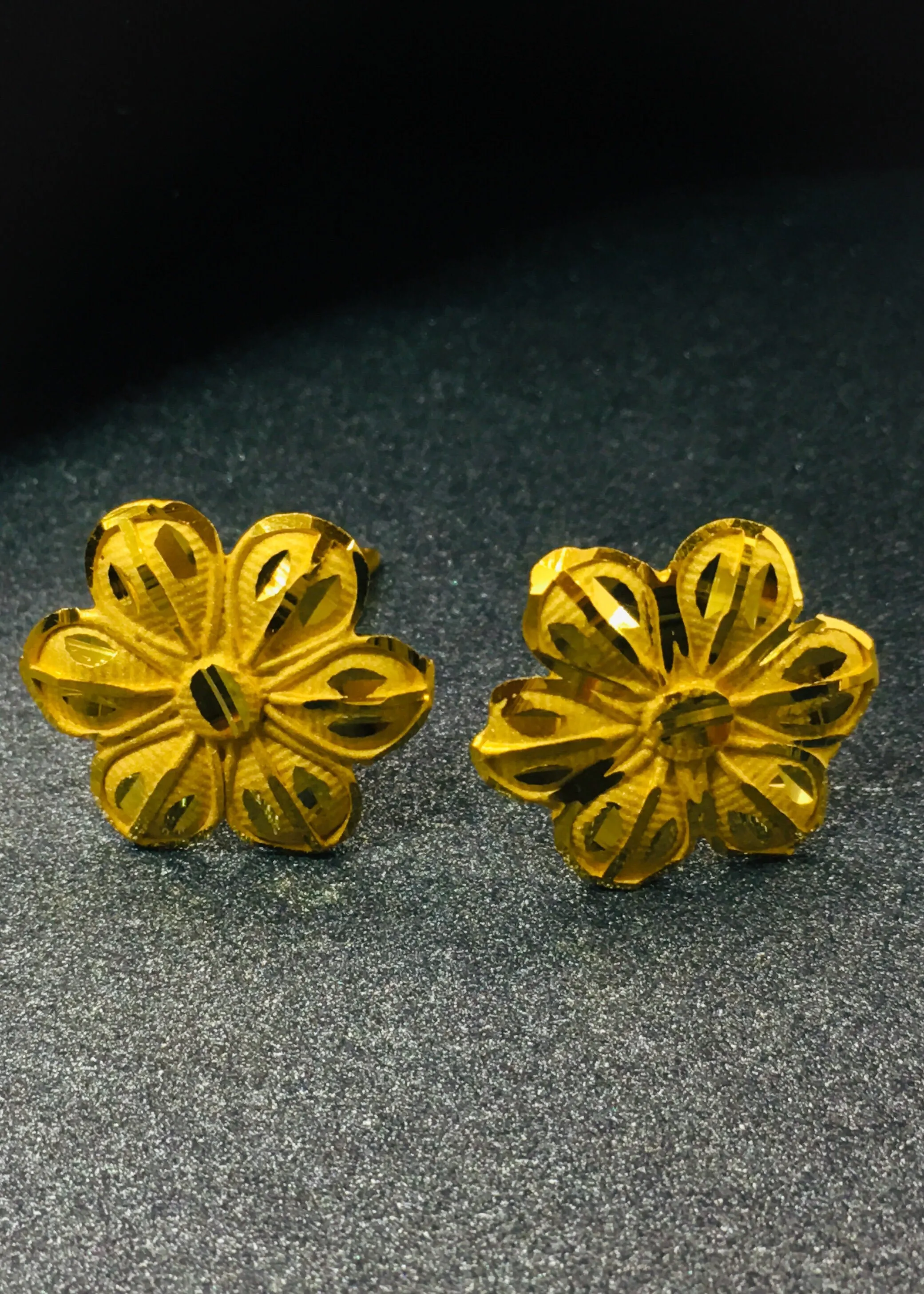 SIMPLE FLORAL STUDS