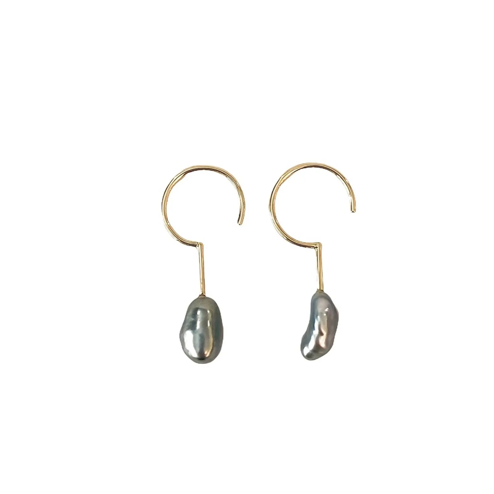 Simple Keshi Small 14 kt gold earrings