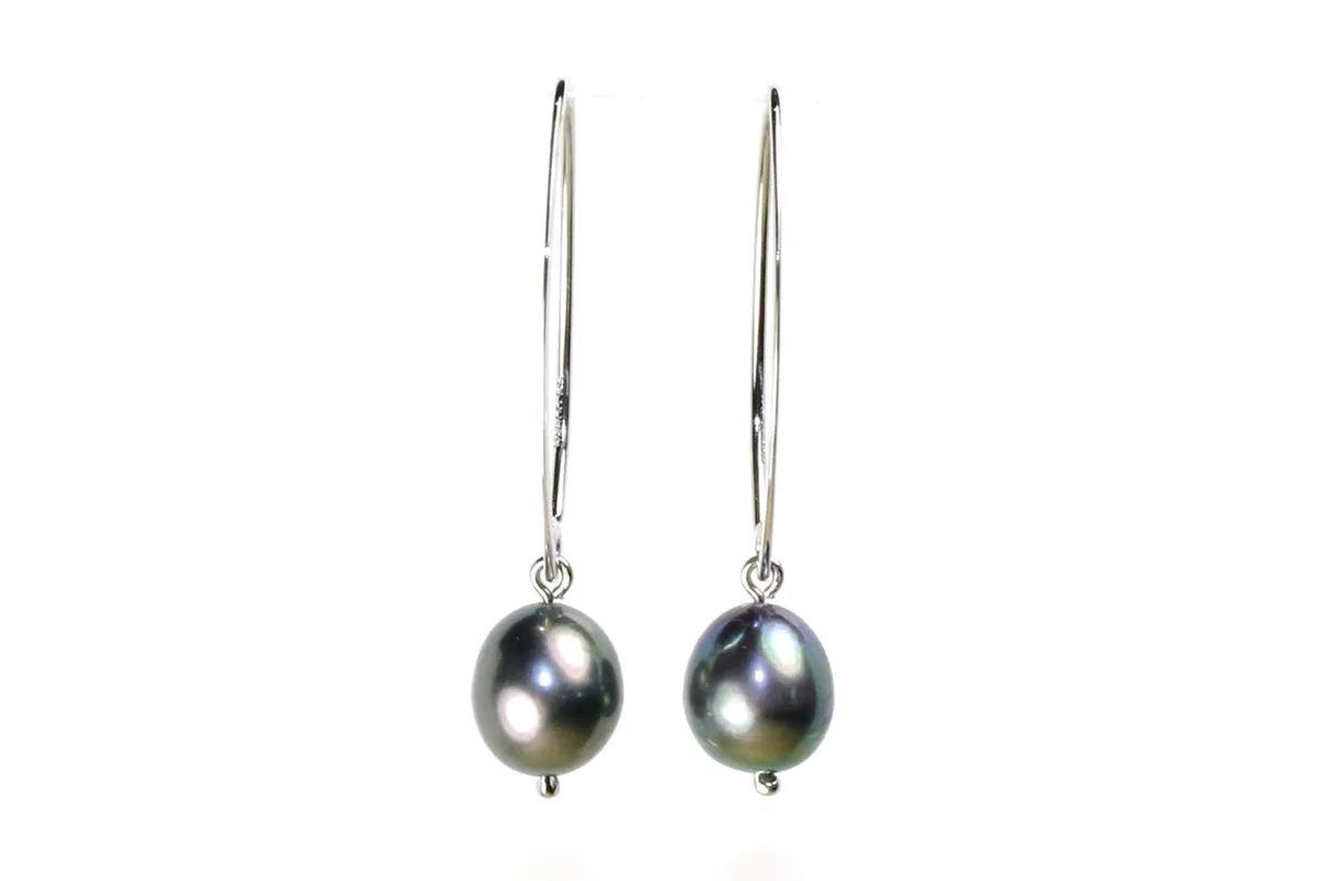 Simple Sweep Black Pearl Earrings