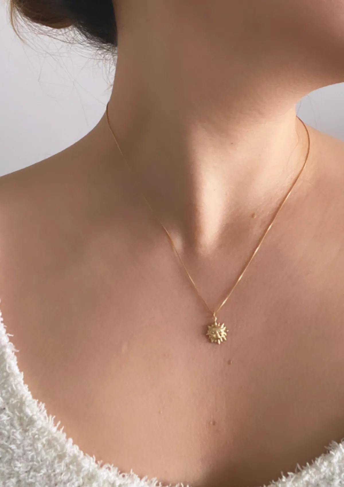 The shiny sun necklace