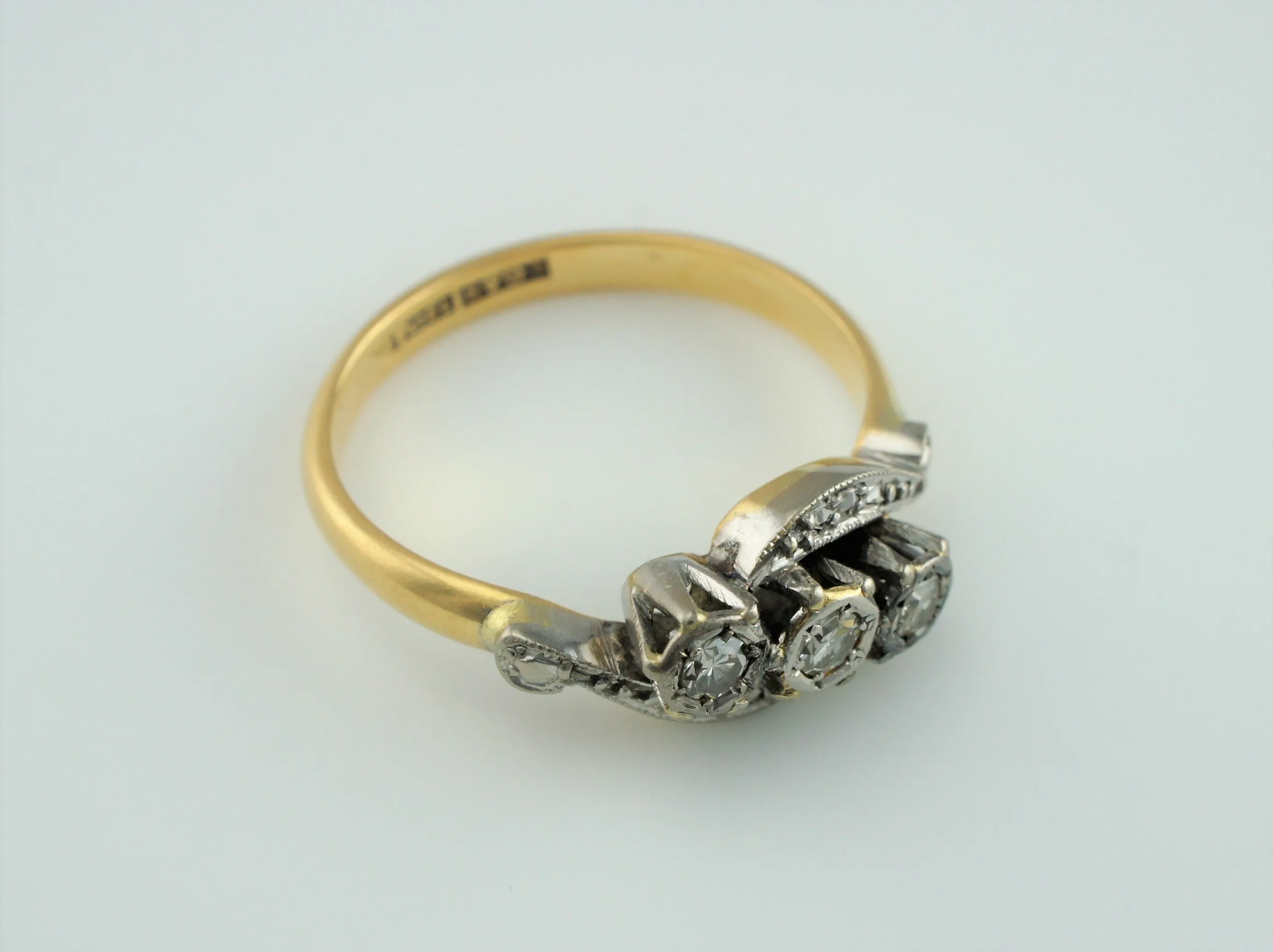 Vintage 18ct Yellow Gold & Platinum Three Stone Diamond Twisted Engagement Ring